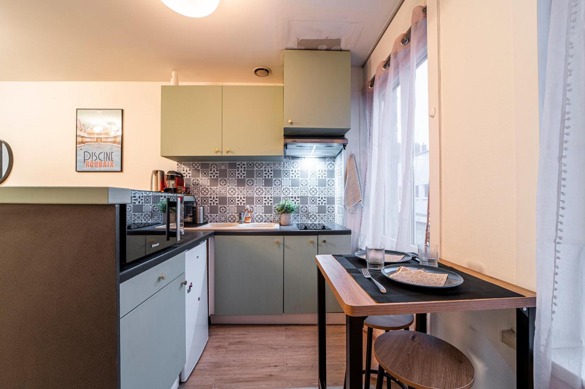 Le Ferrer - Wifi - Netflix - Free Parking - Metro Appartement Lille